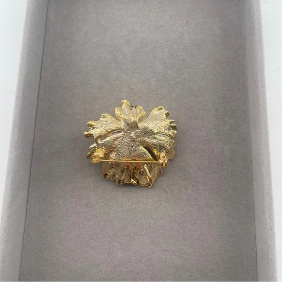 Brooches - Picture 2 of 2